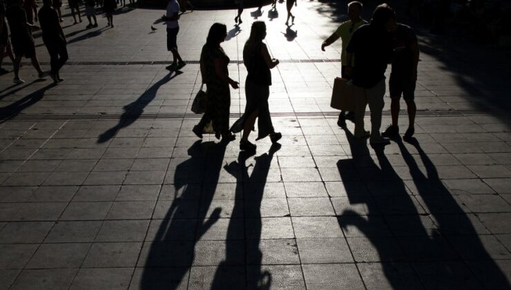 «Καμπανάκι» για το δημογραφικό: Έως το 2050 ο πληθυσμός της Ελλάδας θα έχει μειωθεί κατά 2,5 εκατομμύρια