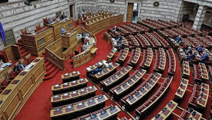 Μαξίμου: «Ναι» στην πρόταση Τσίπρα για έκτακτο άνοιγμα της Βουλής – Ανοίγει στις 22 Αυγούστου για τις παρακολουθήσεις
