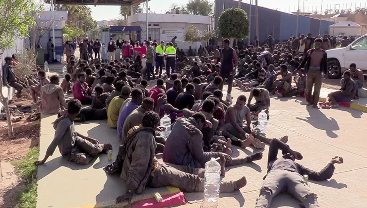Εικόνες σοκ στα σύνορα Ισπανίας-Μαρόκου: Δεκάδες μετανάστες νεκροί