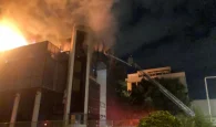 Πυρκαγιά στον Real FM: Βρέθηκαν γκαζάκια στην είσοδο του κτιρίου (φωτο – βίντεο)