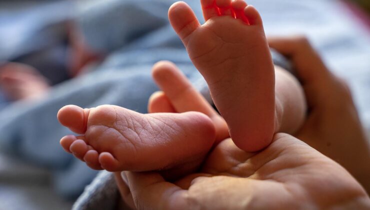 Θρίλερ με νεκρό βρέφος στη Λάρισα – Στη ΜΕΘ η μάνα του, ισχυρίζεται ότι δεν ήξερε ότι ήταν έγκυος