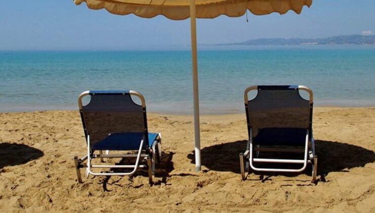 Χανιά: Αντιδράσεις από επιχειρηματίες στις Καλύβες για την πληρωμή του τέλους χρήσης ομπρελοκαθισμάτων στις παραλίες