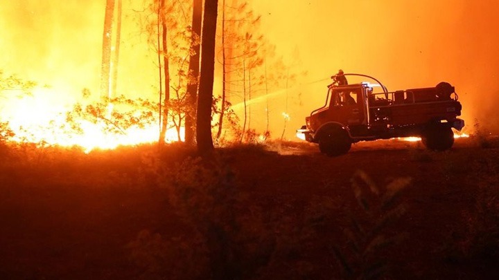 Γαλλία: Μάχη για κατάσβεση τεράστιας δασικής πυρκαγιάς κοντά στο Μπορντό