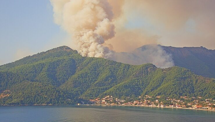 Μεγάλη πυρκαγιά στη Θάσο – Ρίχτηκαν στη μάχη τα εναέρια μέσα, μήνυμα του 112 για εκκένωση οικισμού