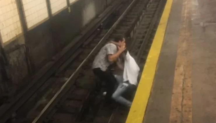 Νέα Υόρκη: Ομογενής φοιτητής έσωσε άνδρα που έπεσε στις ράγες του τρένου (βίντεο)