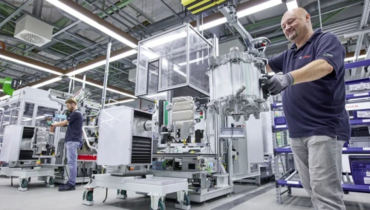 Η Bosch λανσάρει πρωτοπόρα τεχνολογία ηλεκτροκίνησης για τα ελαφρά επαγγελματικά οχήματα