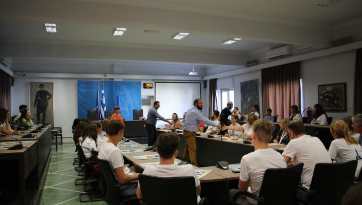 Υποδοχή μαθητών και εκπαιδευτικών πέντε χωρών στο Δημαρχείο Χανίων (φωτο)