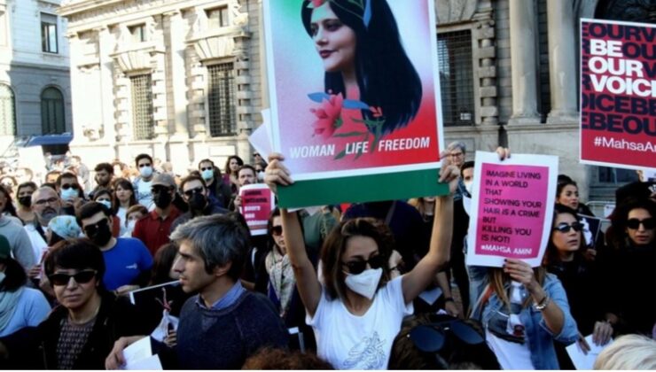 Νέες μεγάλες διαδηλώσεις στο Ιράν: «Βράζουν» τα Πανεπιστήμια για τον θάνατο της Μαχσά – Στους 83 οι νεκροί διαδηλωτές