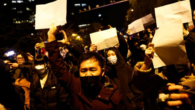 Κίνα: Ξεχειλίζει η οργή κατά της «Zero Covid» – Πρωτοφανείς διαδηλώσεις σε Γουχάν και Σαγκάη
