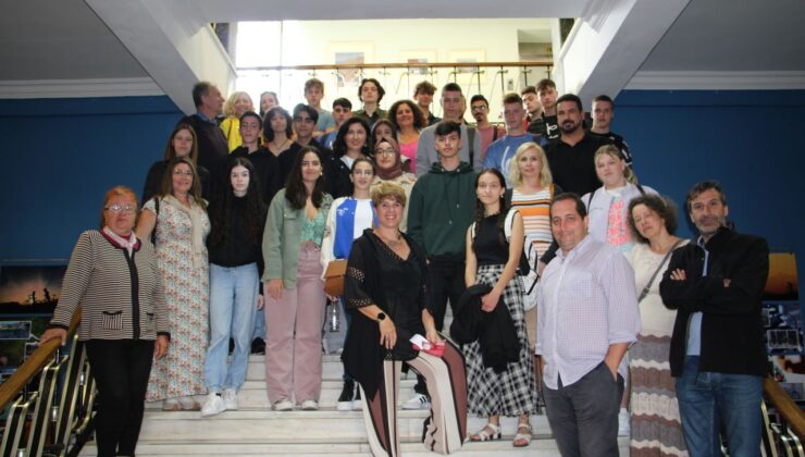 Εκπαιδευτικοί και μαθητές από έξι χώρες στο δημαρχείο Χανίων