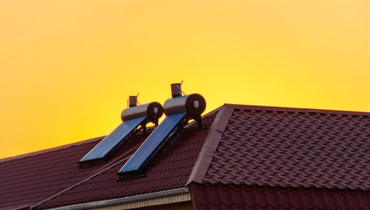 «Φρενάρει» το πρόγραμμα για τους ηλιακούς θερμοσίφωνες – Έρχεται και πρόγραμμα για έξυπνους μετρητές
