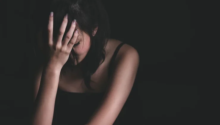 Συγκλονίζει η μητέρα της 12χρονης που κατήγγειλε ότι έπεσε θύμα βιασμού από ανήλικους: “Ήθελε να βάλει τέλος στην ζωή της” (βιντεο)