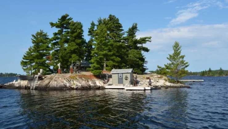 Αυτό το νησί με ένα σπίτι και ένα εξοχικό πωλείται για λιγότερο από 1 εκατομμύριο