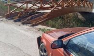 Αυτοκίνητο διέλυσε πεζογέφυρα στην Κίσαμο (φωτο)