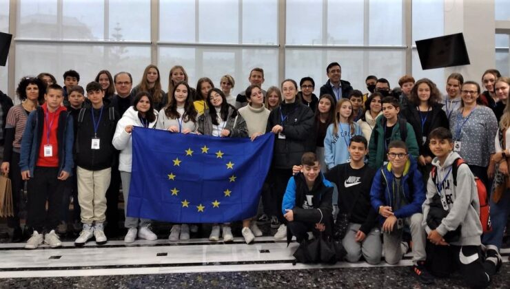 Επίσκεψη μαθητών 2ου Γυμνασίου Ρεθύμνου και Γυμνασίων Πορτογαλίας, Γερμανίας και Ολλανδίας που συμμετέχουν σε πρόγραμμα Erasmus στον Δήμαρχο Ρεθύμνου