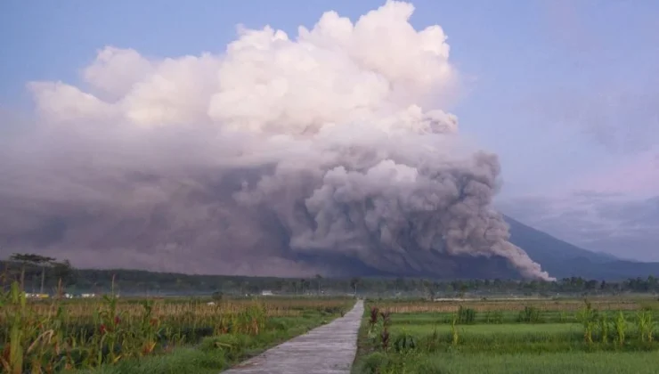 Ινδονησία: Σχεδόν 2.000 άνθρωποι απομακρύνθηκαν λόγω της δραστηριότητας του ηφαιστείου Σεμερού
