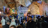 Χριστουγεννιάτικη νυκτερινή Θεία Λειτουργία στο σπήλαιο της Μαραθοκεφάλας