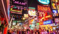 Ταιλάνδη: Έκαναν σεξ στη μέση του δρόμου το βράδυ των Χριστουγέννων (βίντεο)