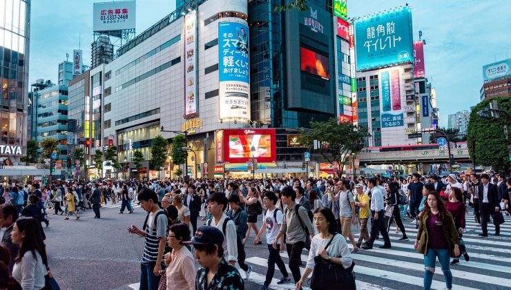 Η Ιαπωνία προσφέρει στους νέους γονείς ένα εκατομμύριο γιεν για να φύγουν από το Τόκιο
