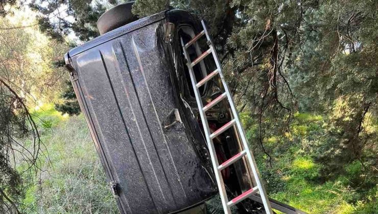 Χανιά: Αυτοκίνητο «κρεμάστηκε» σε δένδρο (φωτο)