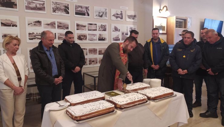 Έκοψε την πίτα του το πολιτικό προσωπικό του Ναύσταθμου Κρήτης (φωτο)
