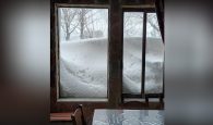 To χιόνι στον Ομαλό έφτασε μέχρι και τα παράθυρα (φωτο – βίντεο)