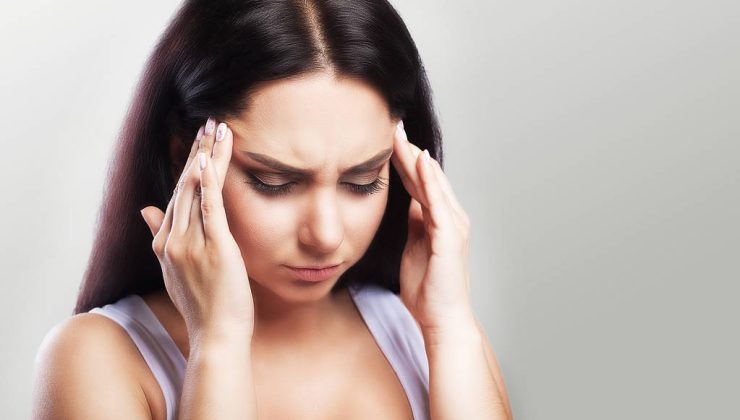 6 αιτίες που ξυπνάτε κάθε πρωί με πονοκέφαλο