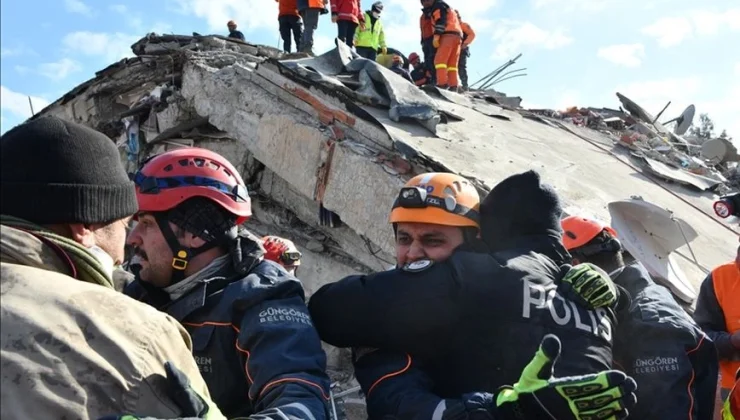 Σεισμός στην Τουρκία: Δύο γυναίκες ανασύρθηκαν ζωντανές μετά από 122 ώρες στα χαλάσματα