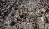 Η αντοχή των ελληνικών κατασκευών στους σεισμούς και οι λόγοι που κατέρρευσαν τα κτίρια στην Τουρκία