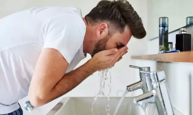 Άνδρας στη Φλόριντα έκανε ρινικές πλύσεις με νερό της βρύσης και έχασε τη ζωή του