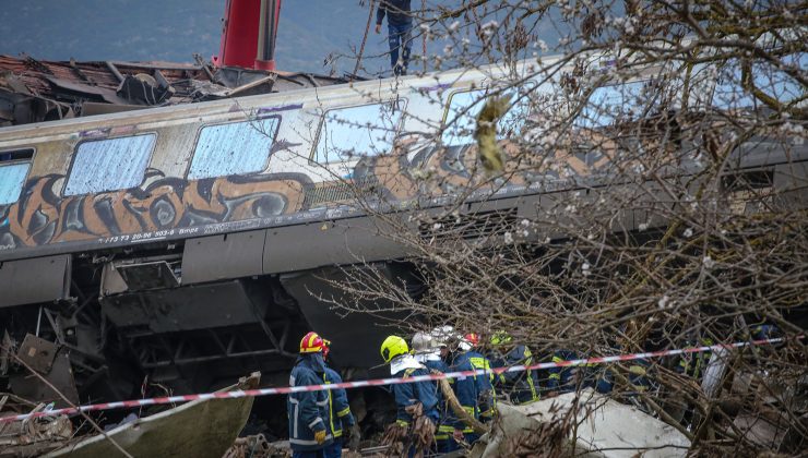 Δυστύχημα στα Τέμπη: Ο σταθμάρχης είχε ειδοποιηθεί για την εμπορική αμαξοστοιχία 17 λεπτά πριν τη σύγκρουση