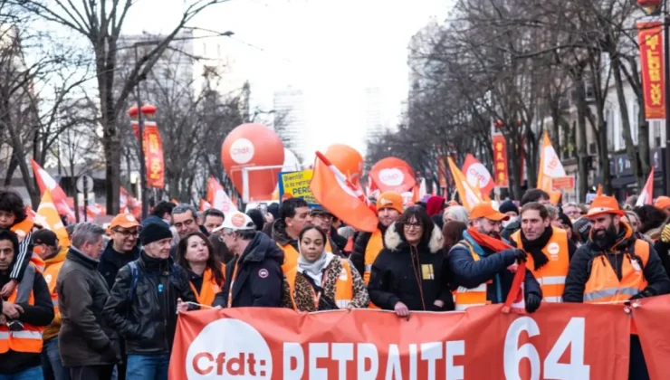Για έβδομη ημέρα οι Γάλλοι στους δρόμους με αίτημα να μην συνταξιοδοτούνται στα 64 (βίντεο)