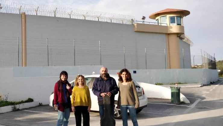 Συνάντηση του Ι. Τσιγκρή με μέλη της ομάδας δημιουργικής γραφής στη φυλακή Χανίων