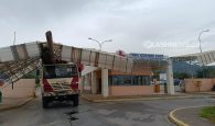 Χανιά: Γερανός γκρέμισε την πύλη του νοσοκομείου Χανίων (φωτο – βίντεο)