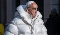 Σάλος για τη fake φωτογραφία του πάπα Φραγκίσκου με μακρύ λευκό μπουφάν