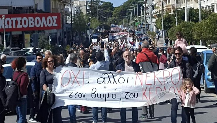 Μαζικά στους δρόμους οι Ρεθυμνιώτες τίμησαν τη μνήμη των θυμάτων στα Τέμπη- Κοινό αίτημα να αποδοθούν οι ευθύνες