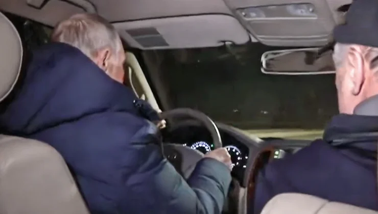 Βλαντιμίρ Πούτιν: Βόλτα με αυτοκίνητο στη Μαριούπολη η απάντηση Πούτιν στο ένταλμα σύλληψης