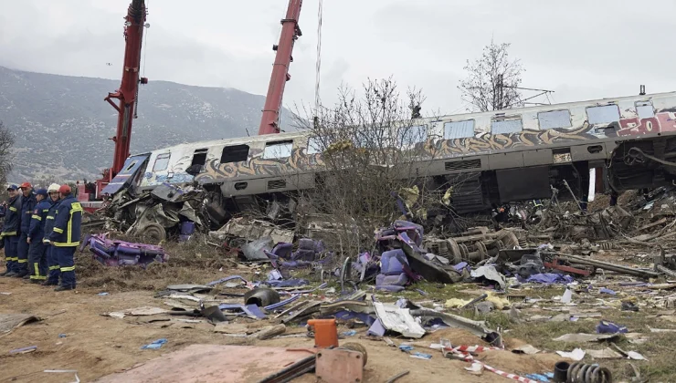 Σύγκρουση τρένων στα Τέμπη: Στον ανακριτή σήμερα οι δύο σταθμάρχες που έλειπαν από τα πόστα τους
