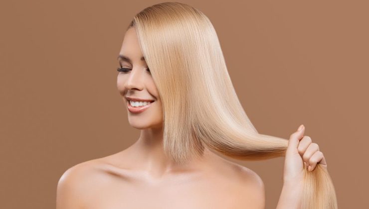 Τρεις συμβουλές για να διατηρήσετε λαμπερά τα ξανθά σας μαλλιά
