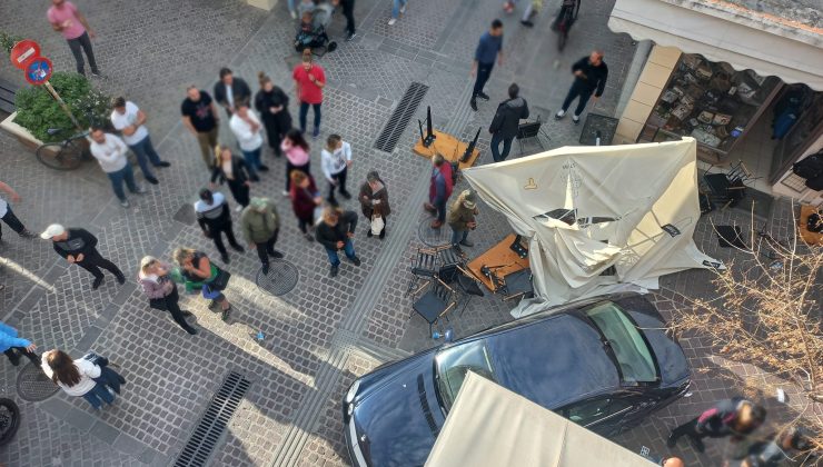 Χανιά: Αυτοκίνητο έπεσε πάνω σε θαμώνες εστιατορίου σε πεζόδρομο της παλιάς πόλης (φωτο)