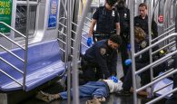 Νέα Υόρκη: Άστεγος σκοτώθηκε στο μετρό από κεφαλοκλείδωμα συνεπιβάτη του (Σκληρές εικόνες)