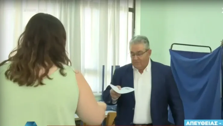 Επική γκάφα: Δεν έδωσαν ψηφοδέλτιο του ΚΚΕ στον…Δημήτρη Κουτσούμπα