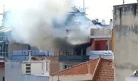 Φωτιά σε διαμέρισμα του Πειραιά – Απεγκλωβίστηκαν μια γυναίκα και δύο παιδιά (βιντεο)