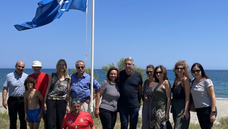 Ύψωσαν γαλάζια σημαία σε παραλία του δήμου Πλατανιά