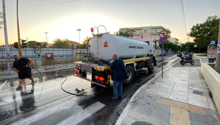 Συνεχίζονται οι εργασίες καθαρισμού-πλυσίματος κεντρικών οδών και πλατειών από τον Δήμο Χανίων