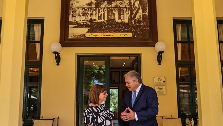 Το ιστορικό καφέ Κήπος επισκέφτηκε την Τρίτη η Κατερίνα Σακελλαροπούλου