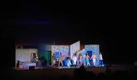 Πλήθος κόσμου και ακατάπαυστο γέλιο στη χθεσινή παράσταση του Γ. Καπουτζίδη «Όποιος θέλει να χωρίσει… να σηκώσει το χέρι του»