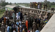Πακιστάν: Αυξάνονται δραματικά νεκροί και τραυματίες από τον εκτροχιασμό τρένου