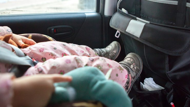 Πατέρας άφησε την 4χρονη κόρη του μέσα στο αυτοκίνητο για να πάει σούπερ μάρκετ – Η αστυνομία τη βρήκε ημιλυπόθυμη