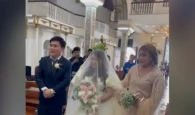 Σαν θέλει η νύφη και ο γαμπρός: Viral το βίντεο με ζευγάρι που παντρεύτηκε σε πλημμυρισμένη εκκλησία